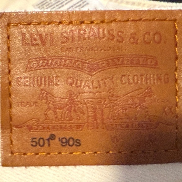 Levis Women's 90s White Jeans, 29”x30” - Picture 9 of 11